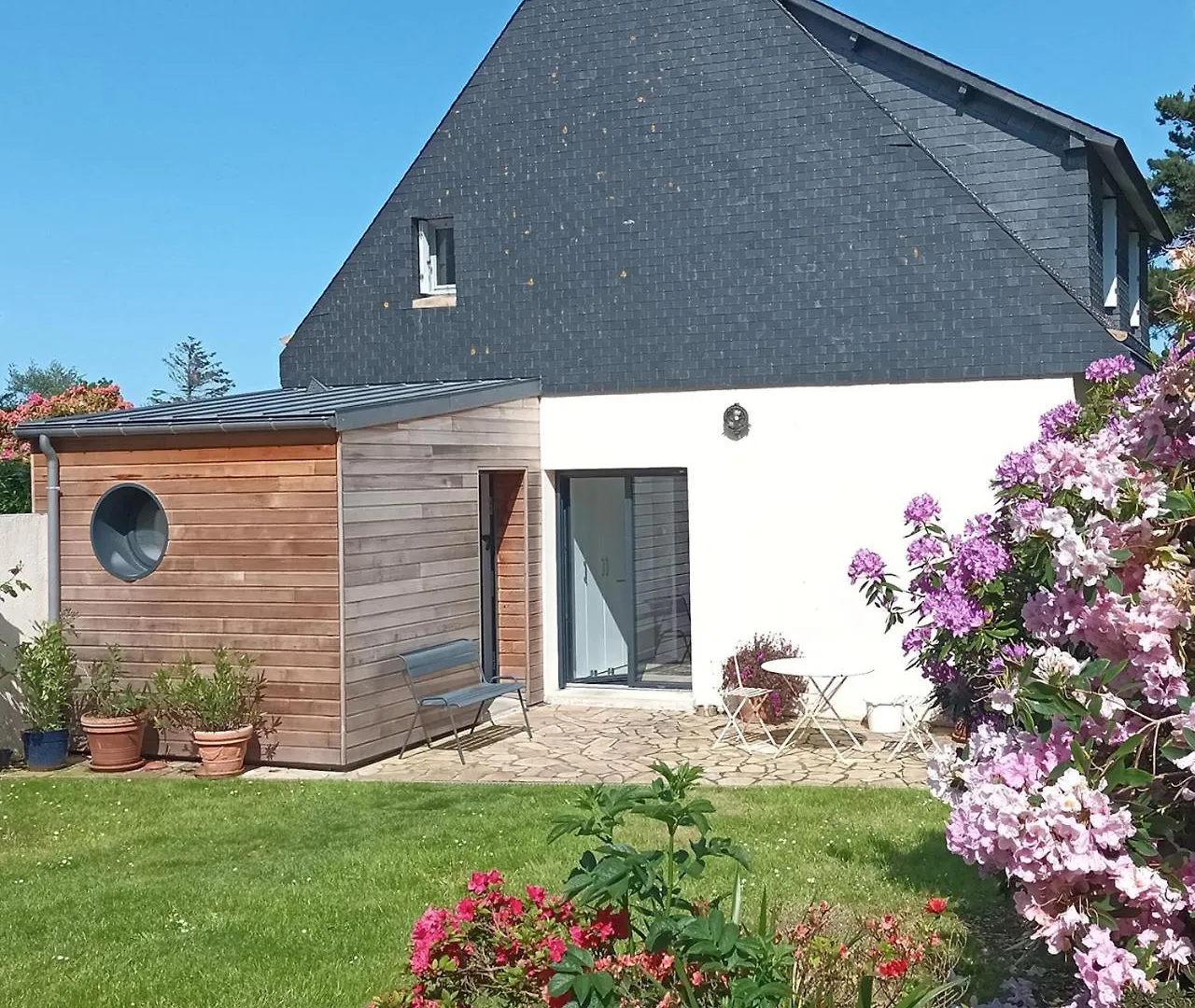 Casa de Férias Ty Sklaer, A 200 M De La Mer Penvénan